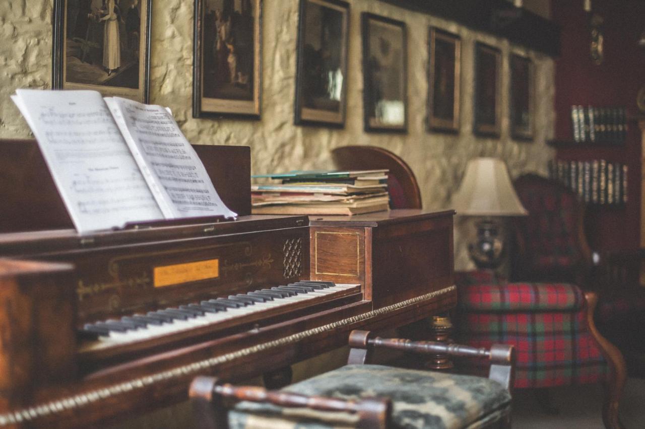 Bed and Breakfast Jeakes House Рай Экстерьер фото Piano at the library