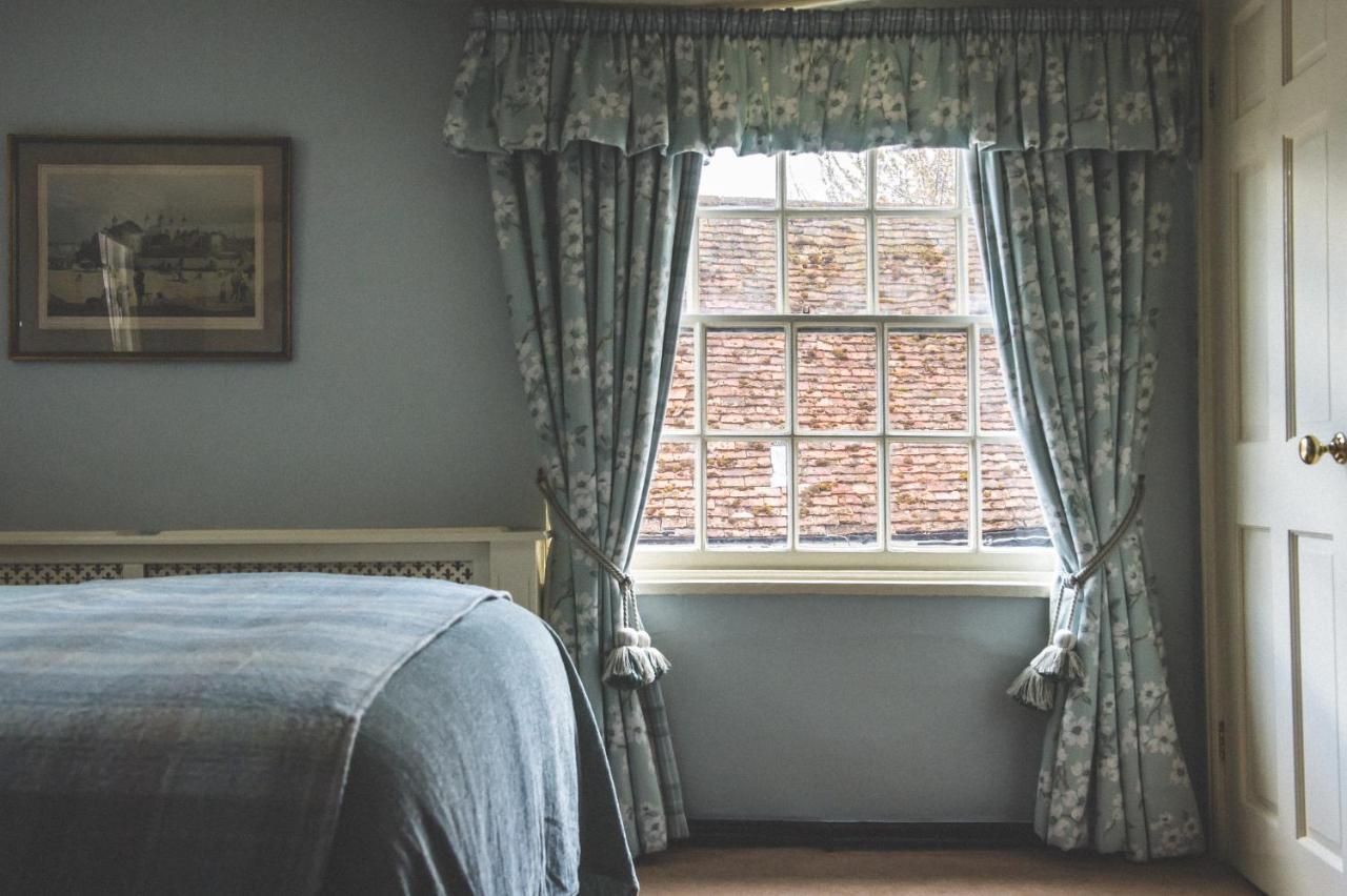 Bed and Breakfast Jeakes House Рай Экстерьер фото Curtains in a bedroom