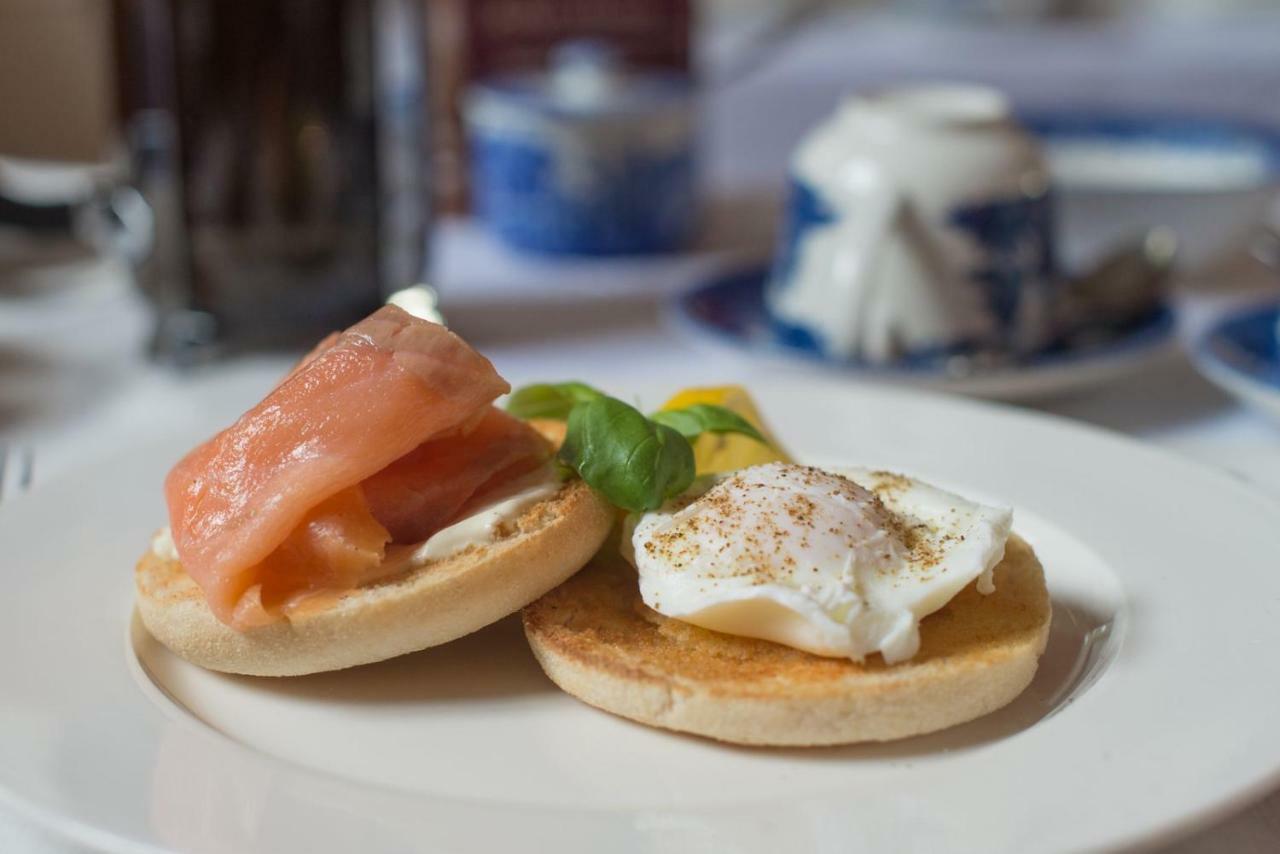 Bed and Breakfast Jeakes House Рай Экстерьер фото Salmon and egg on a muffin