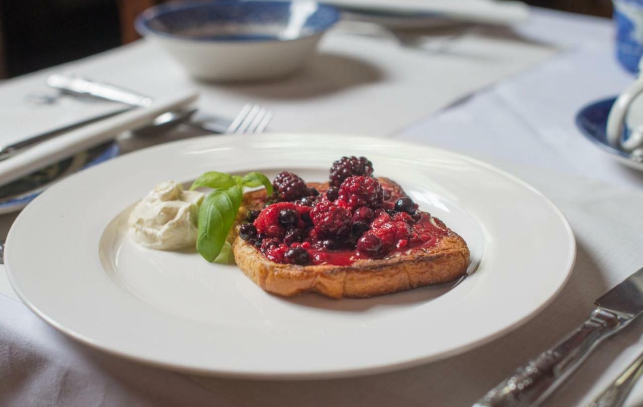 Bed and Breakfast Jeakes House Рай Экстерьер фото A plate of toast with jam